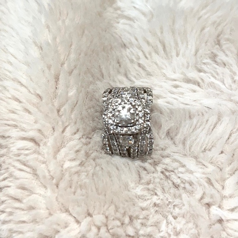 14k Diamond Wedding Set, Excellent Quality, Lightly Pre-Loved. White gold - Picture 4 of 15